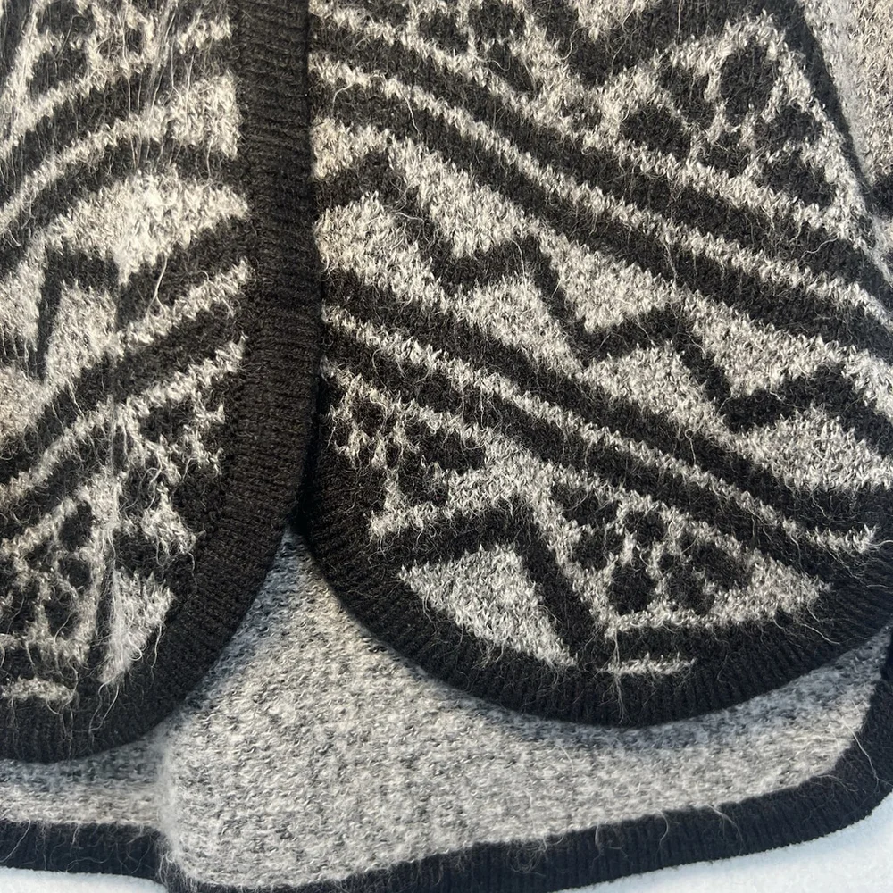 Carter's Girl Hooded Pullover Poncho Knit Black Gray Toddler Size 3T Sweater Top